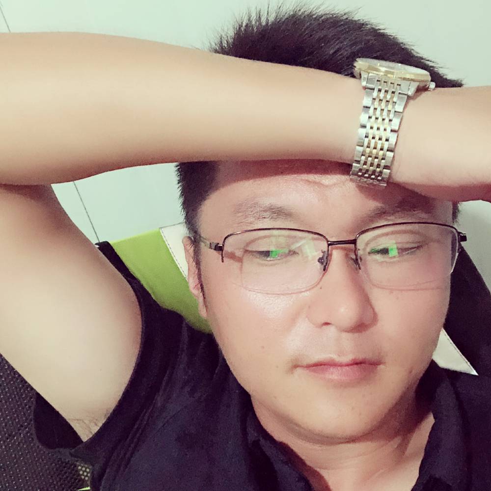 斑驳金鱼的照片