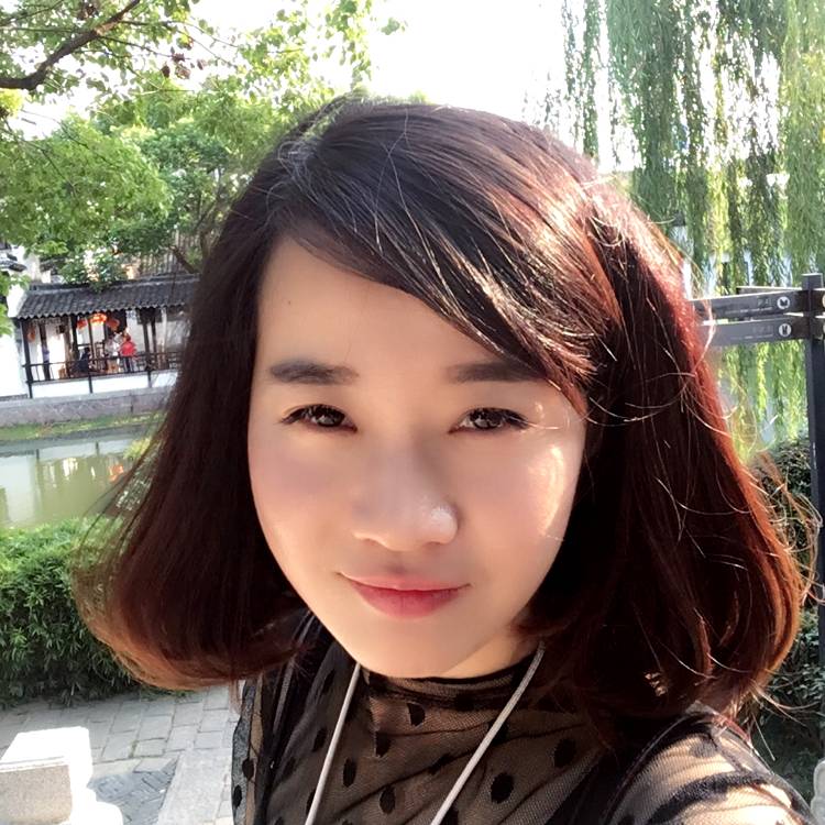 明媚毛衣的照片