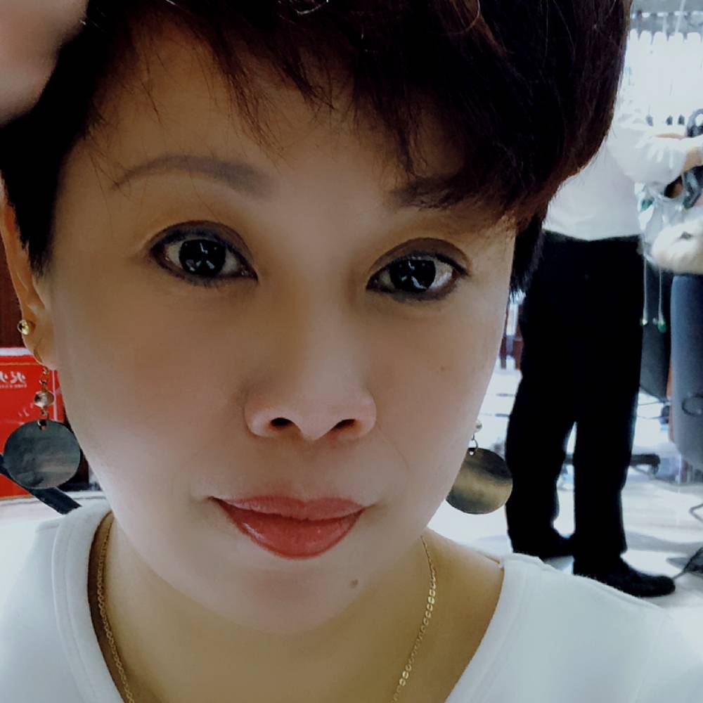 眯眯眼暖光的照片