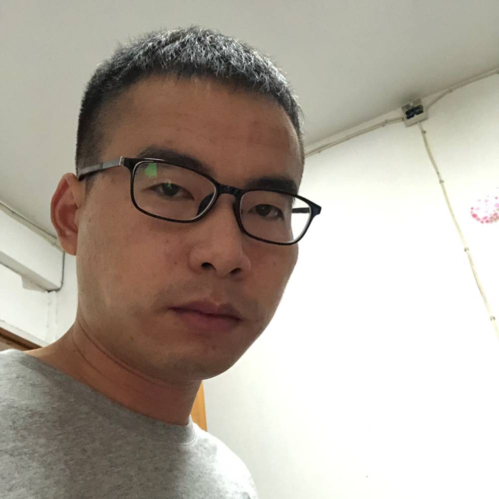 清脆眼神的照片