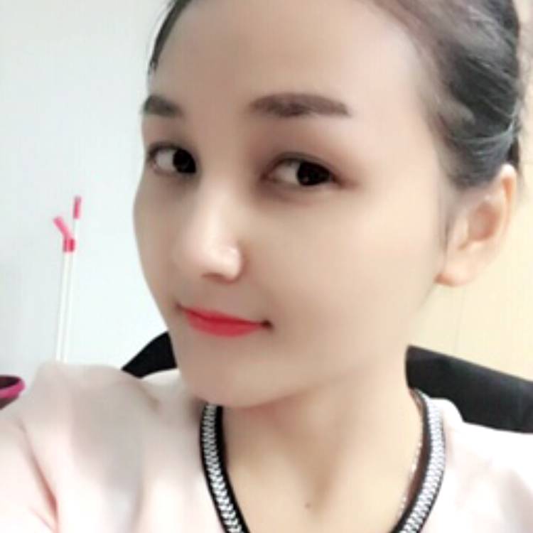 浅浅似笑的照片