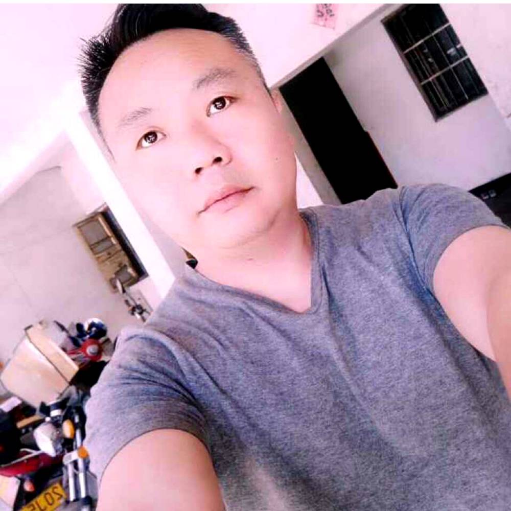 巍中的照片