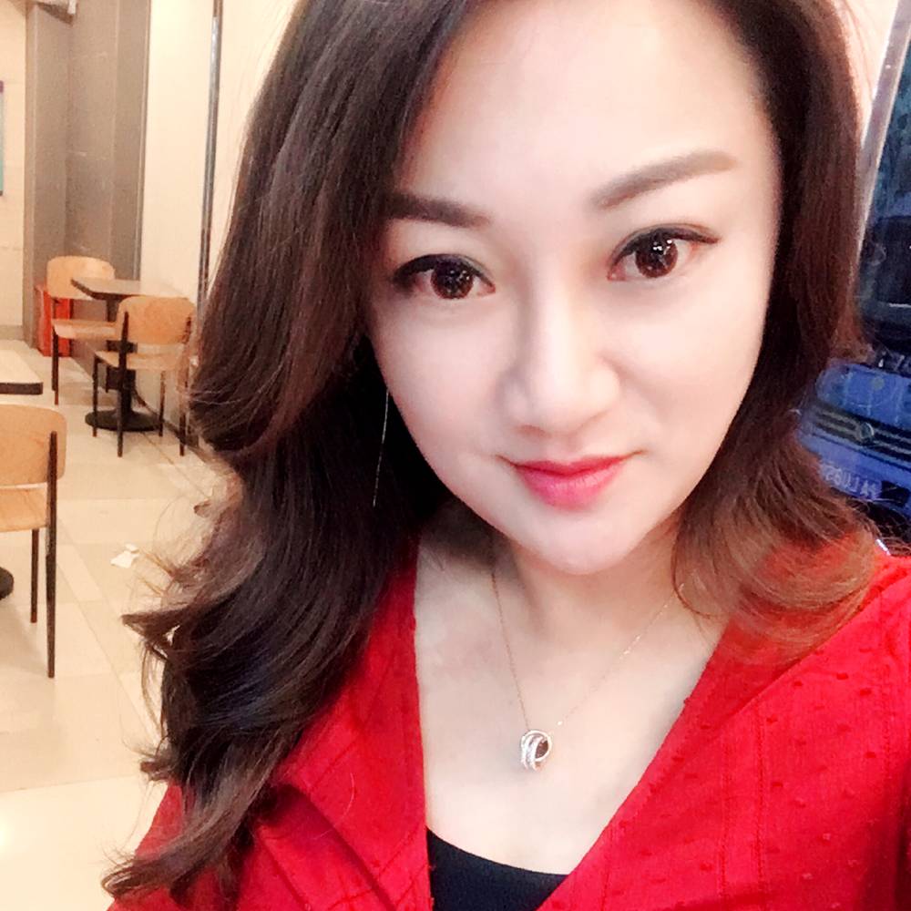 潋滟一身花色的照片