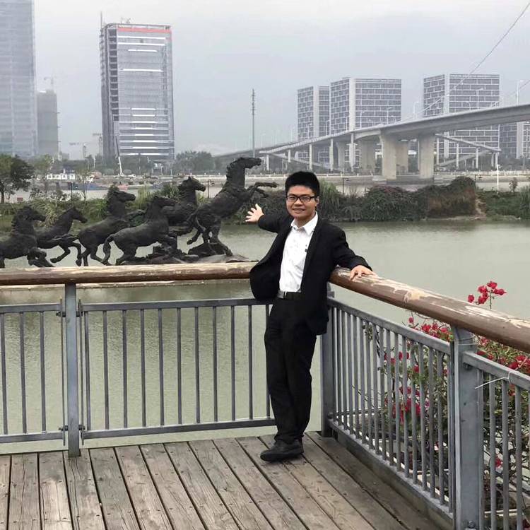黄新的照片