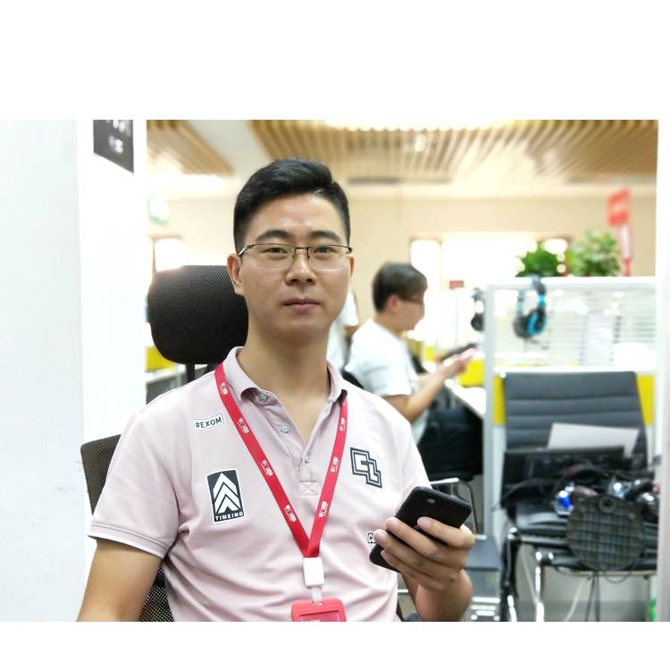 动听硬币的照片