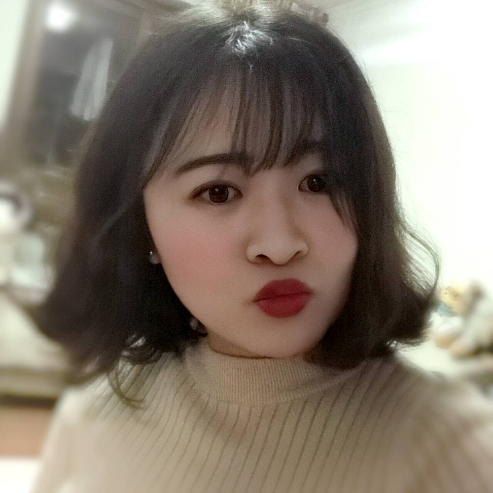 眼睛大百褶裙的照片