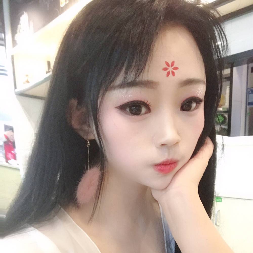 乖乖坏坏的丫头的照片