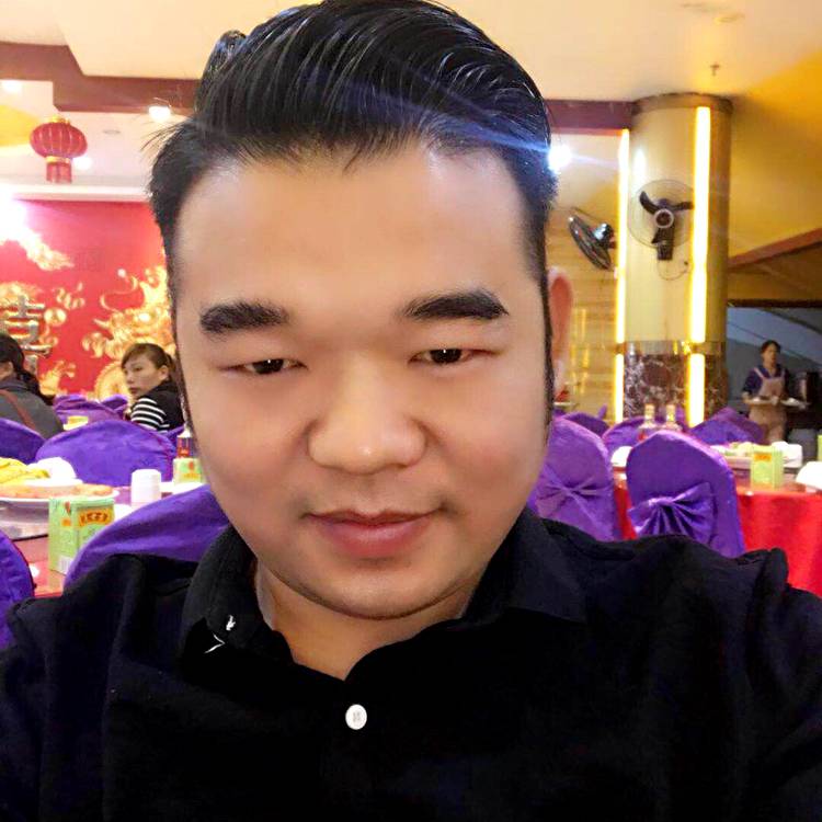 彪壮店员的照片