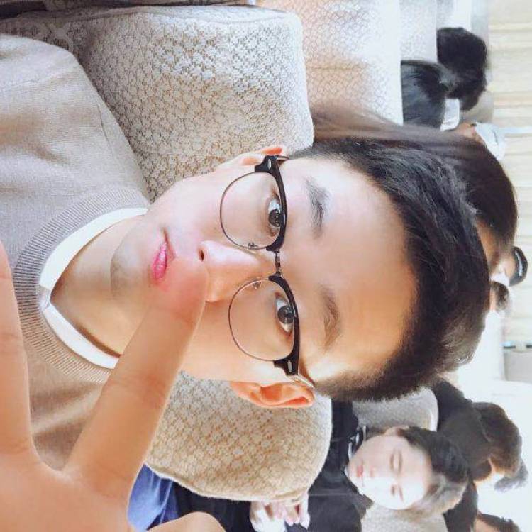 和女孩说话会脸红的照片
