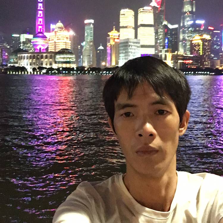 抱抱宝宝的照片