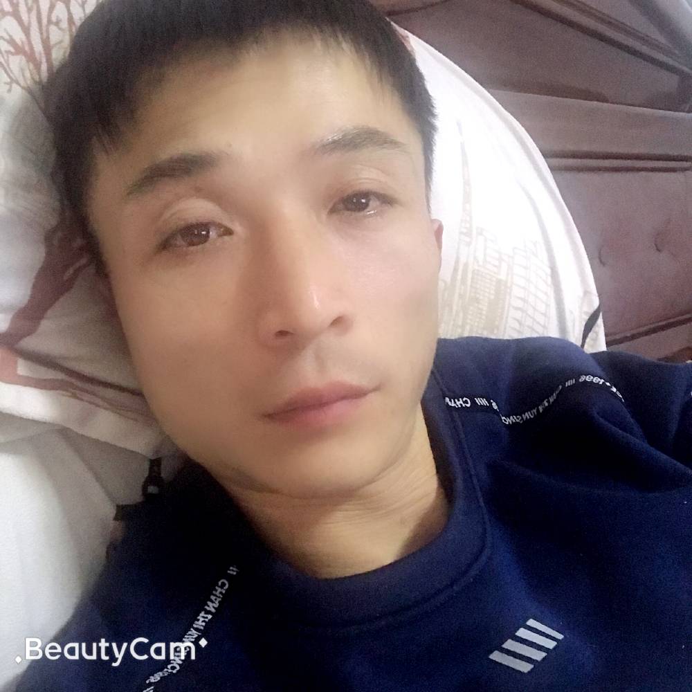 孤独的王明的照片