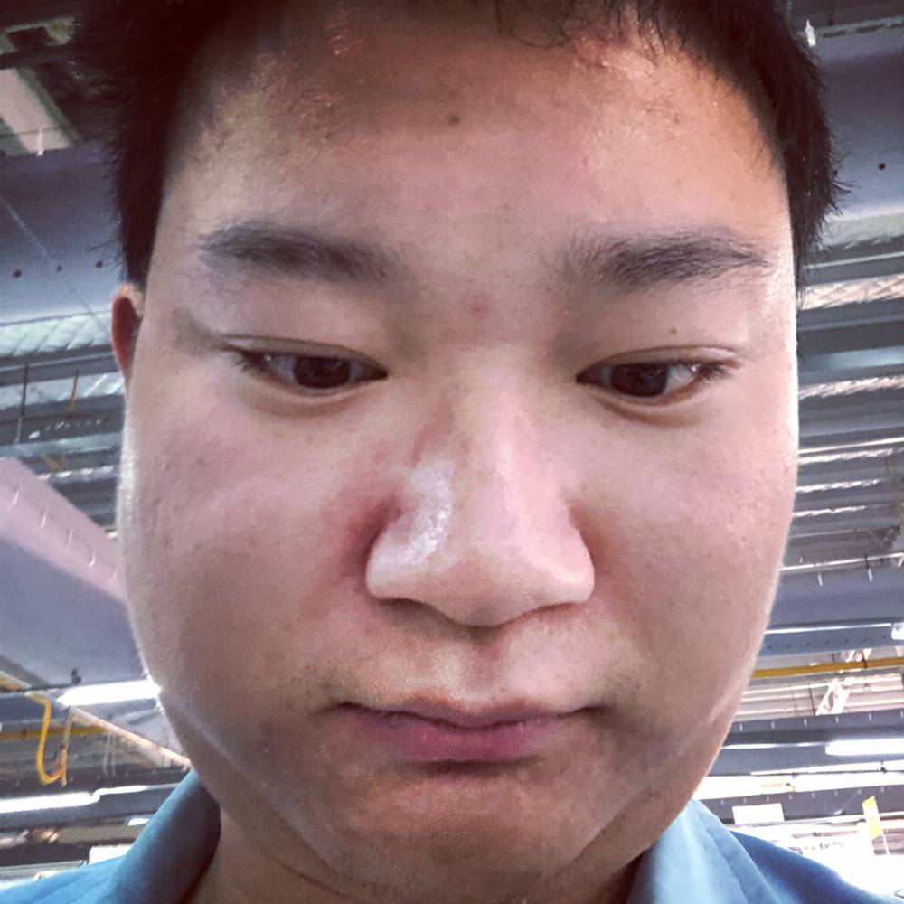 风中玫瑰精油的照片