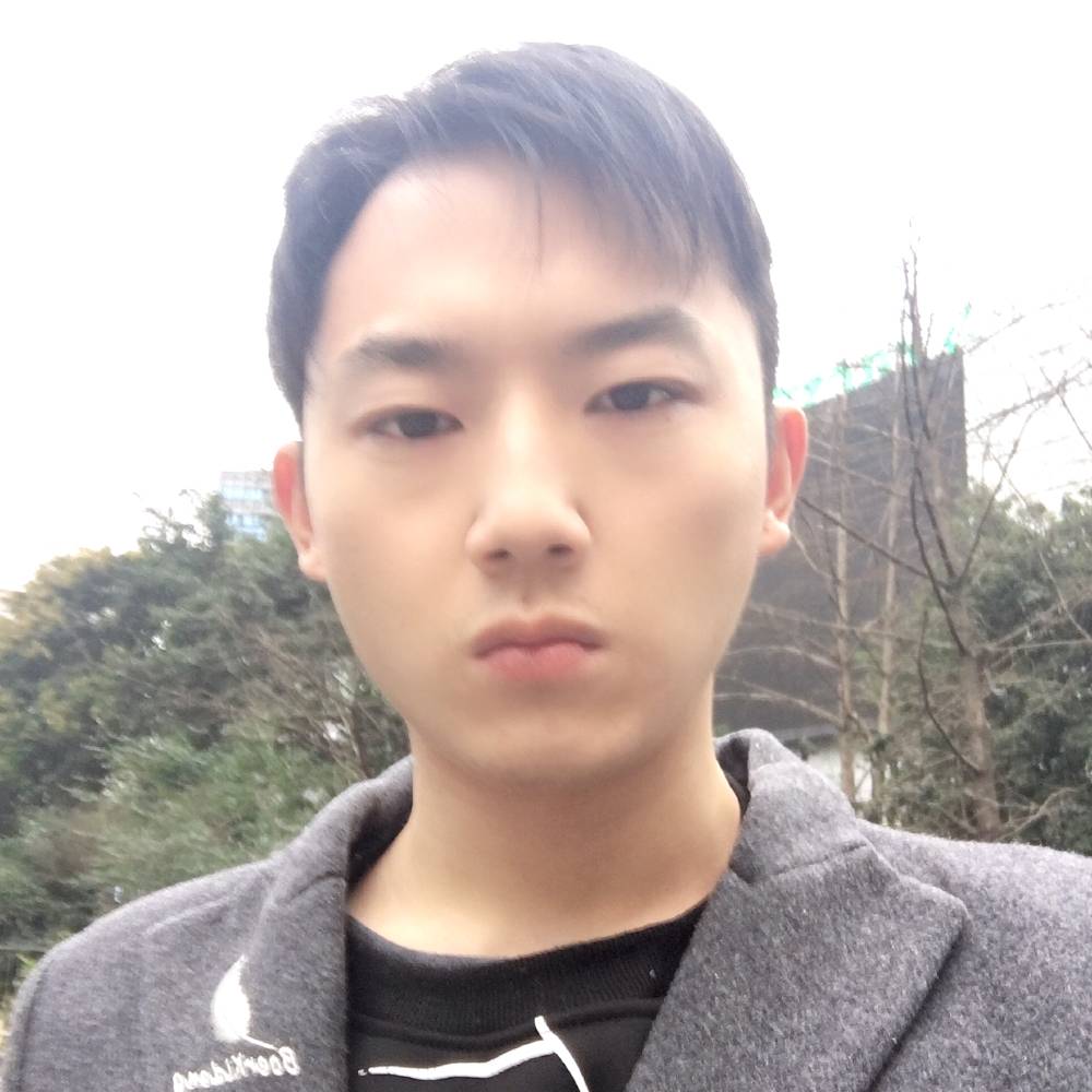珊瑚海里的鲫鱼的照片