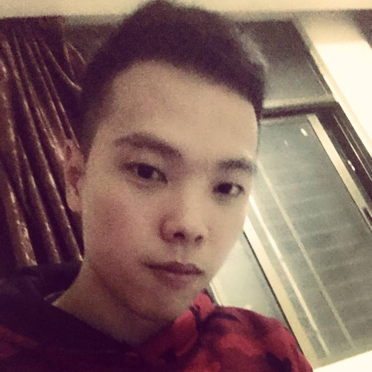 龙哥帅气的照片