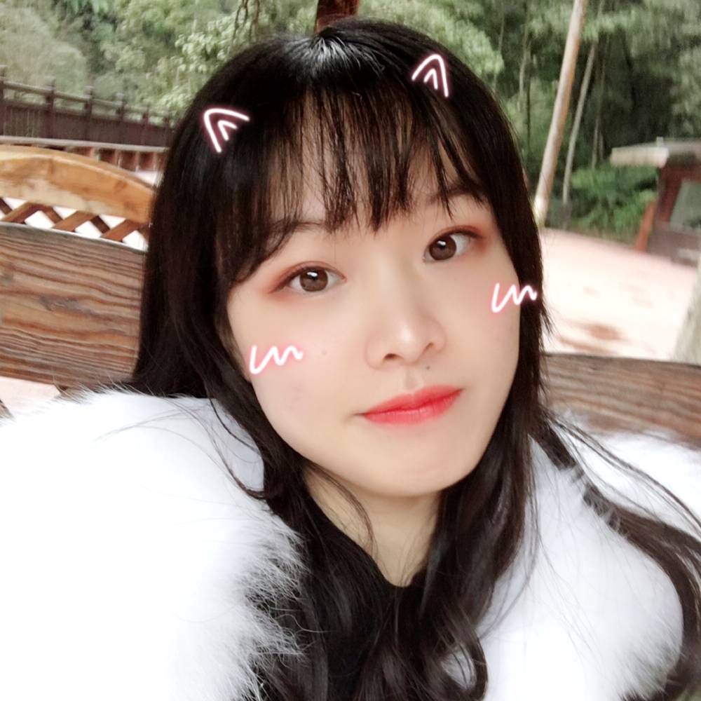 黑猫和琪琪的照片