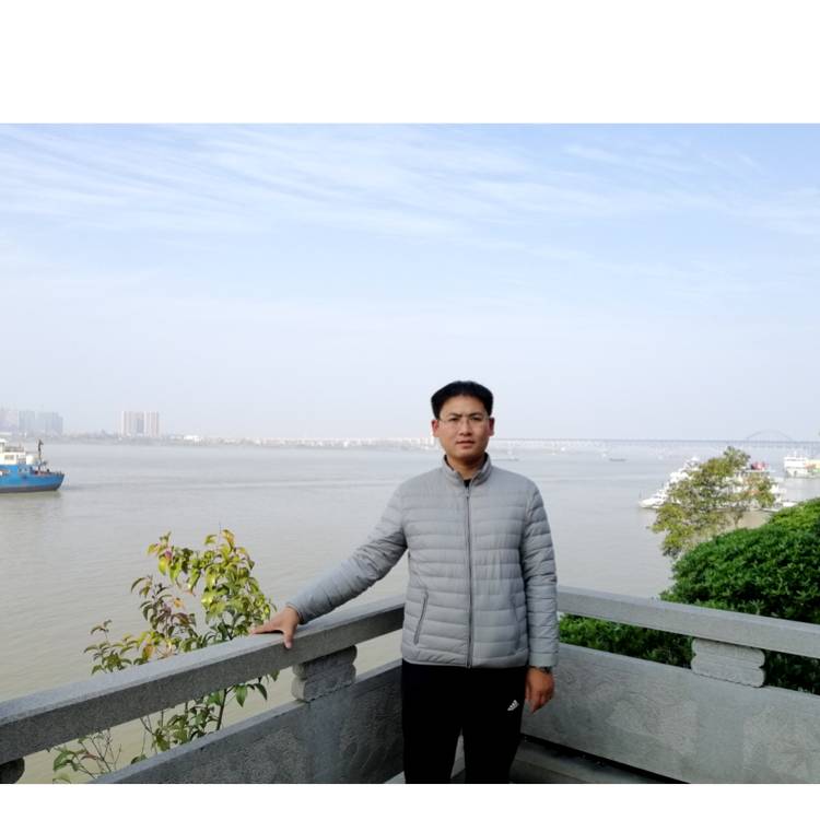 亲亲小龙人的照片