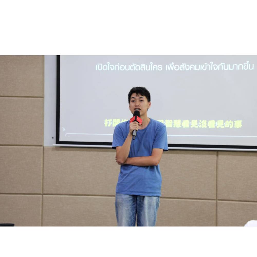 清纯男孩的照片