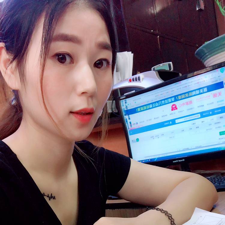 温柔微笑面对的照片