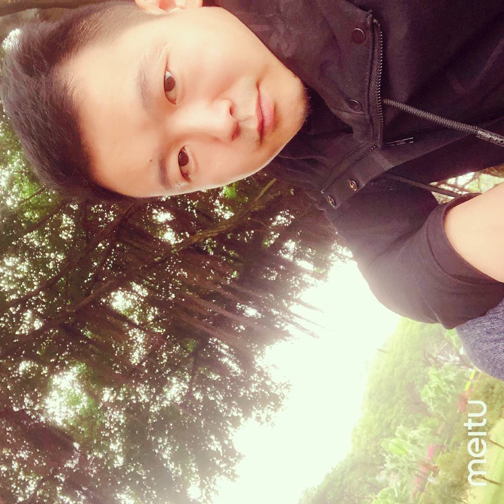 山沟沟里的奥特曼的照片