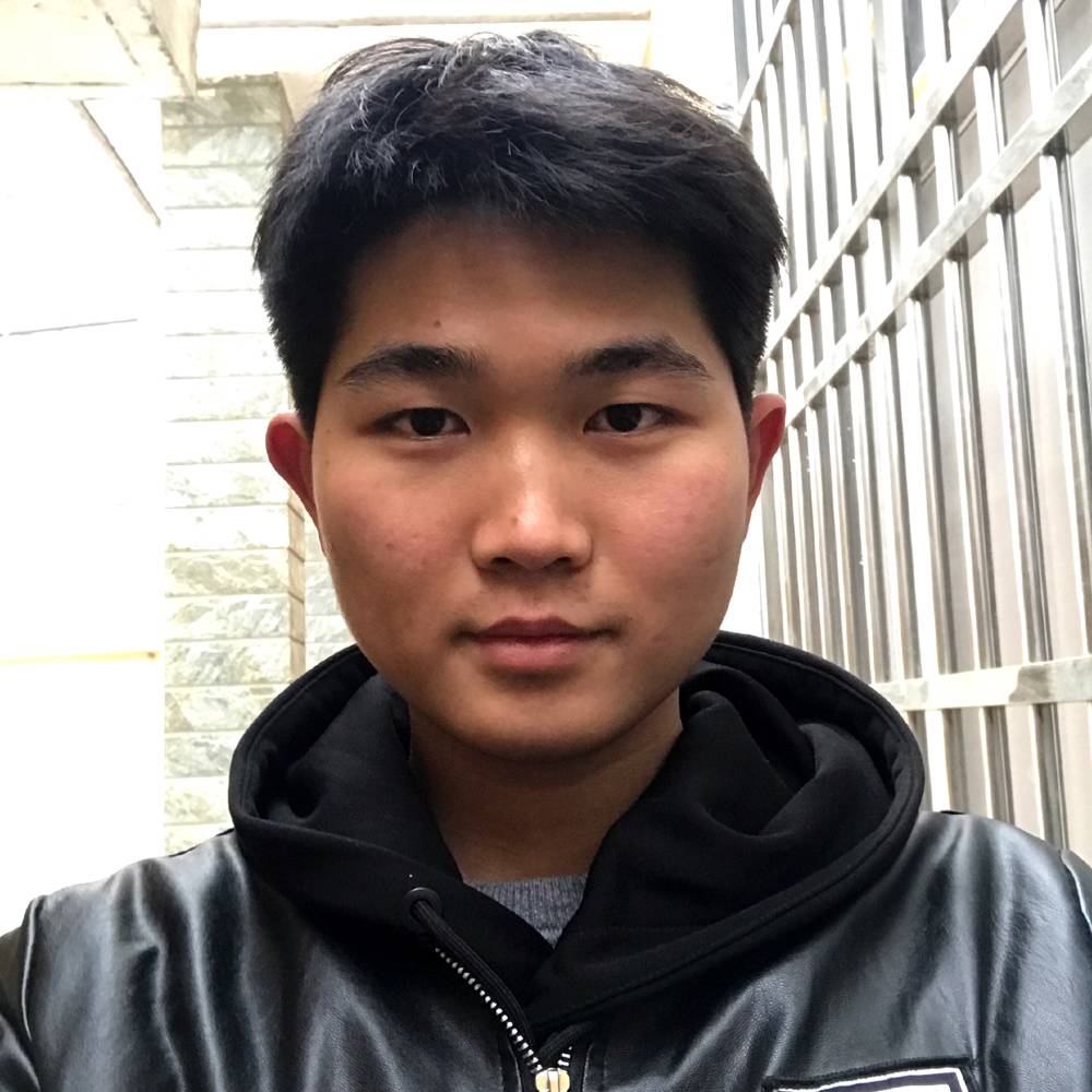 爱傻笑的人的照片