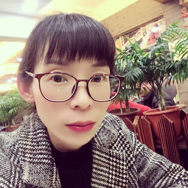 覃若轻芸的照片
