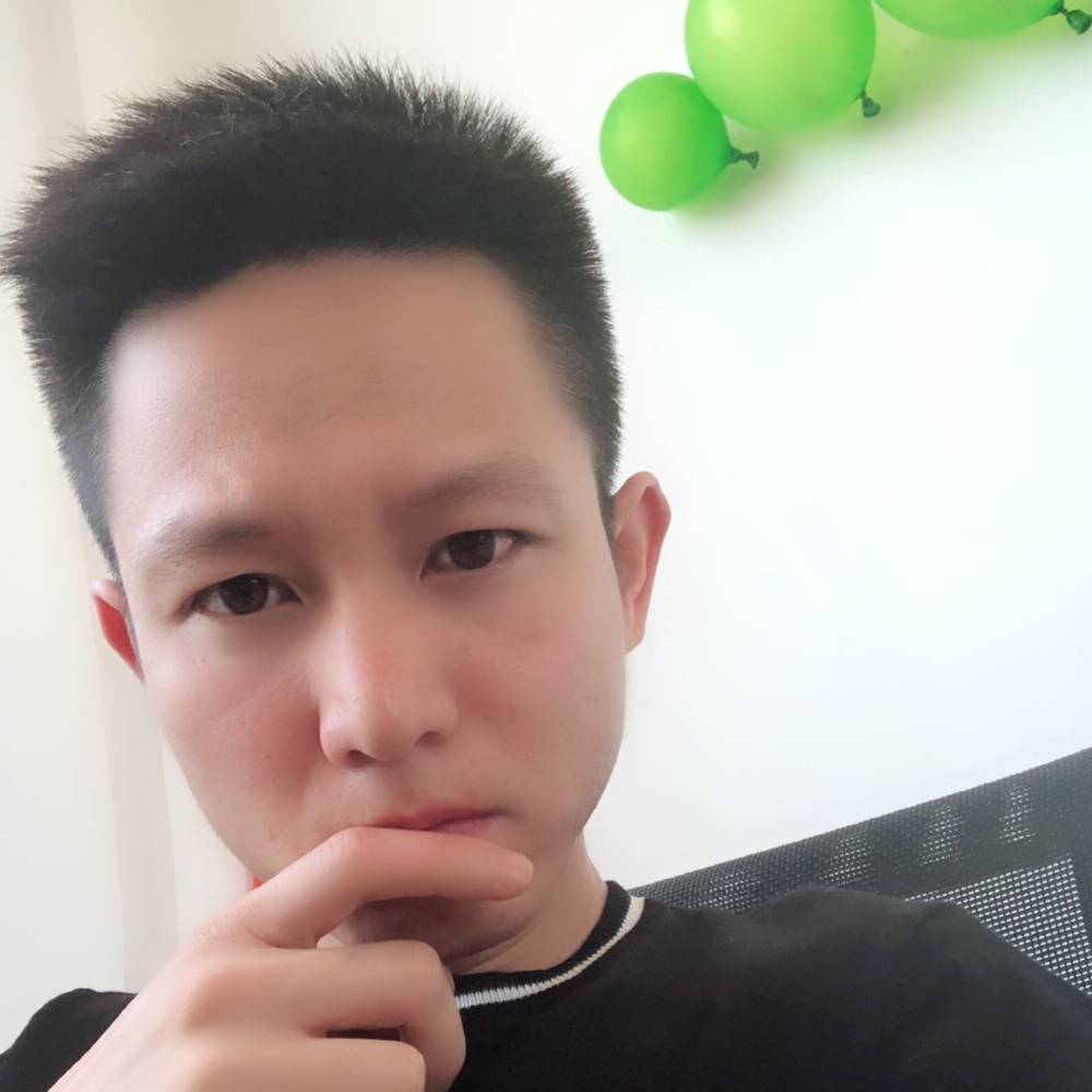 一个描述不清的男的照片