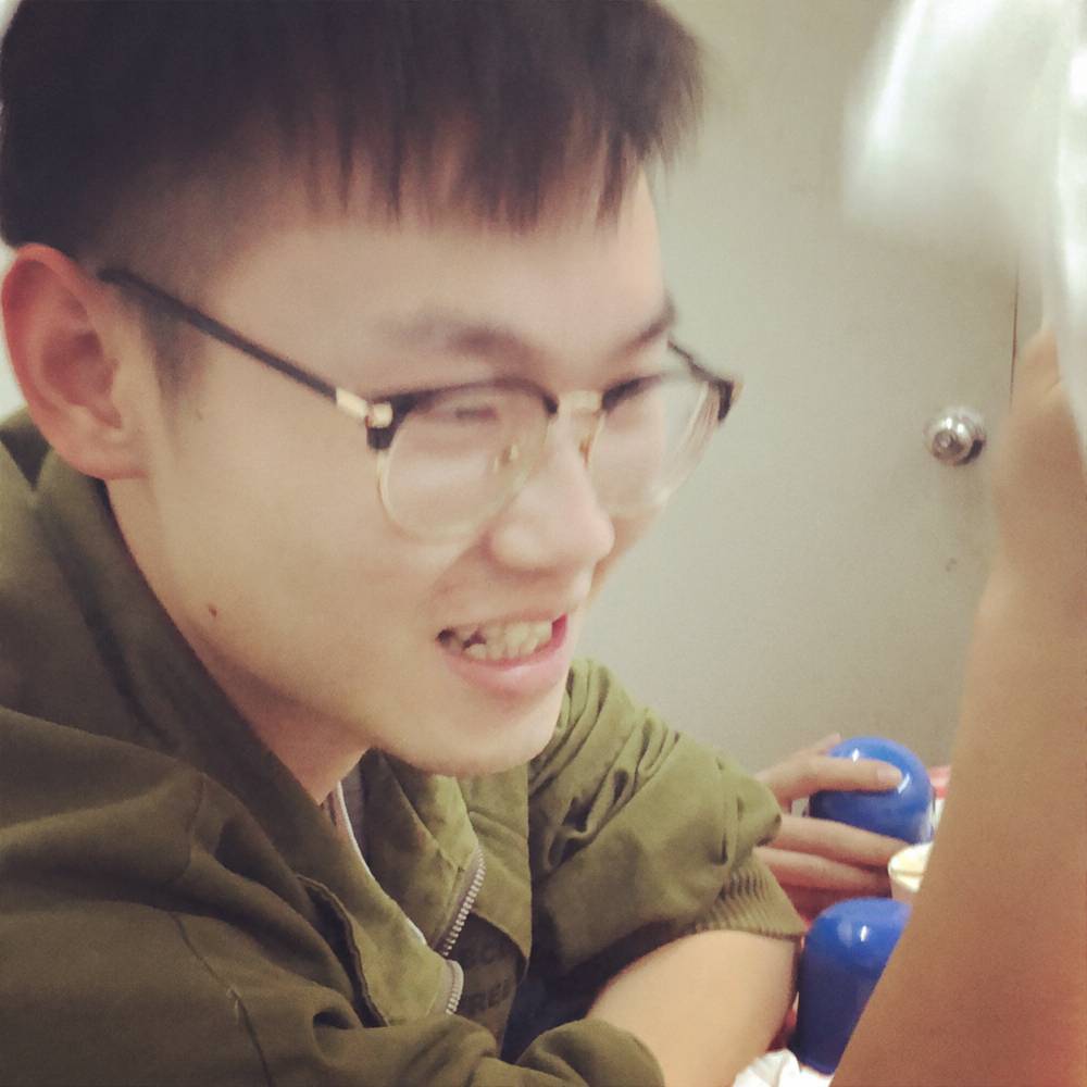 罗三哼的照片