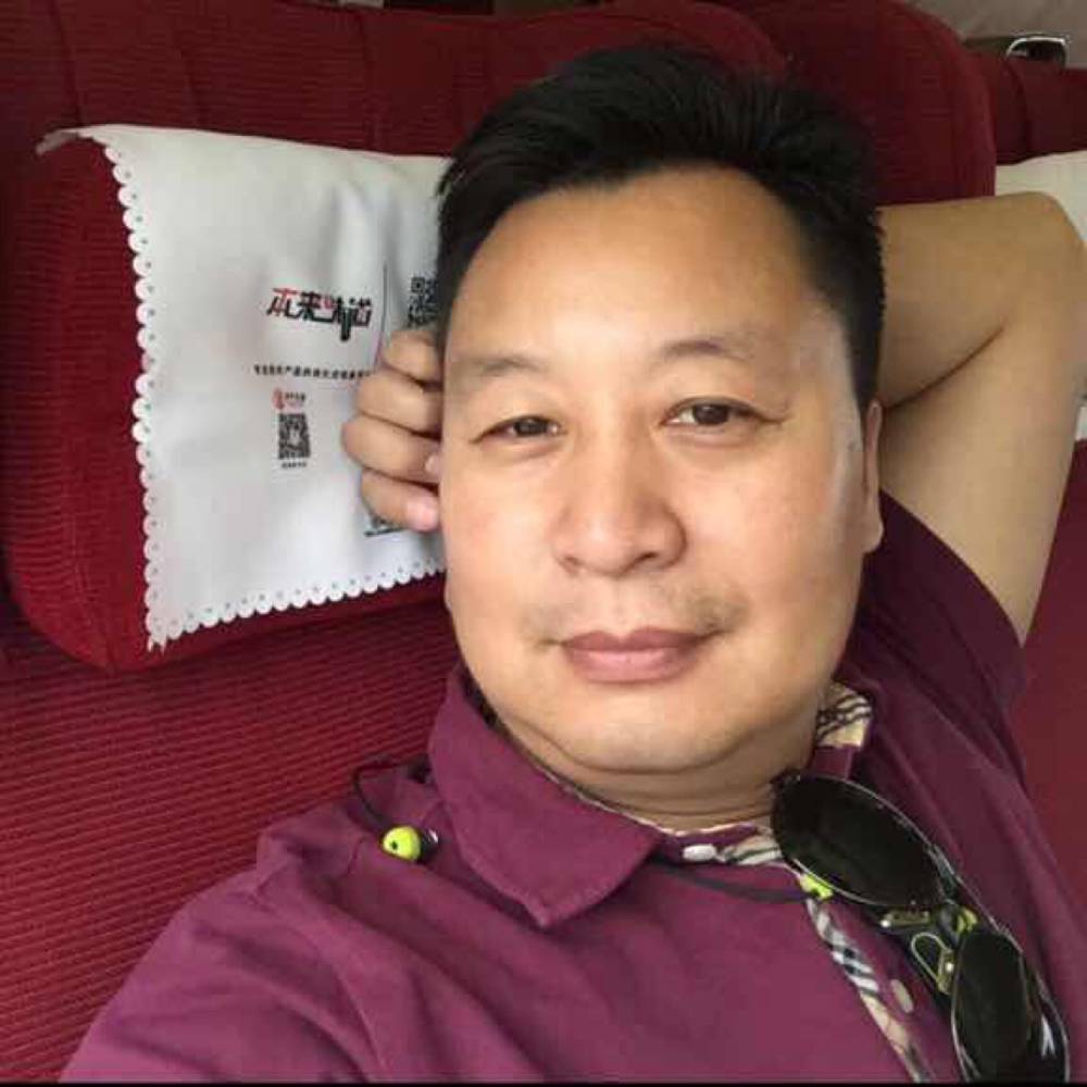 我在船头等着你的照片