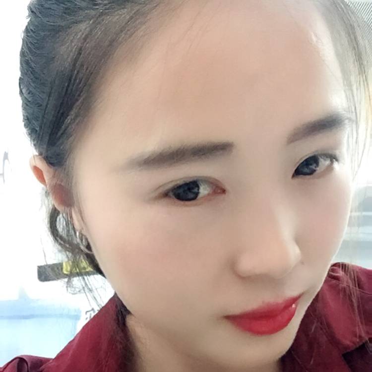 招摇本人的照片