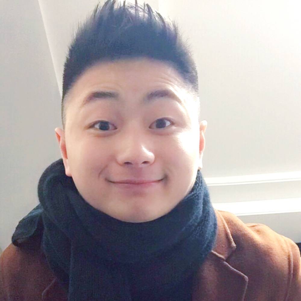 青衣挽手甜蜜的照片