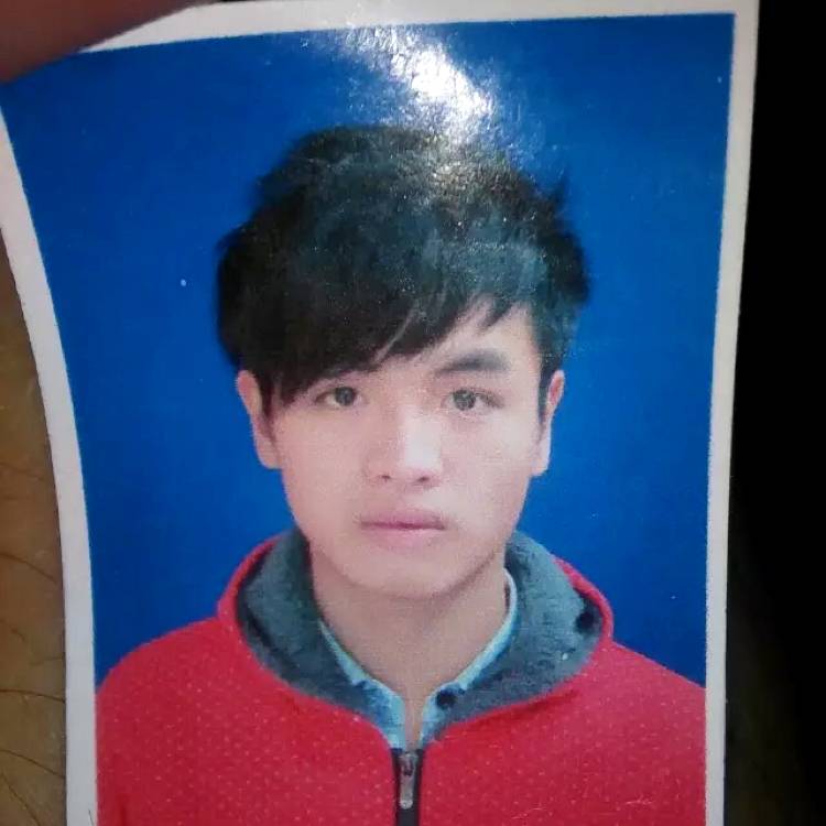 没有微笑的大叔的照片