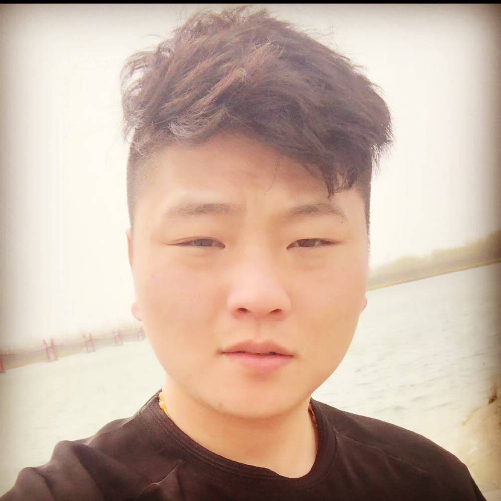 温柔扯帽子的照片