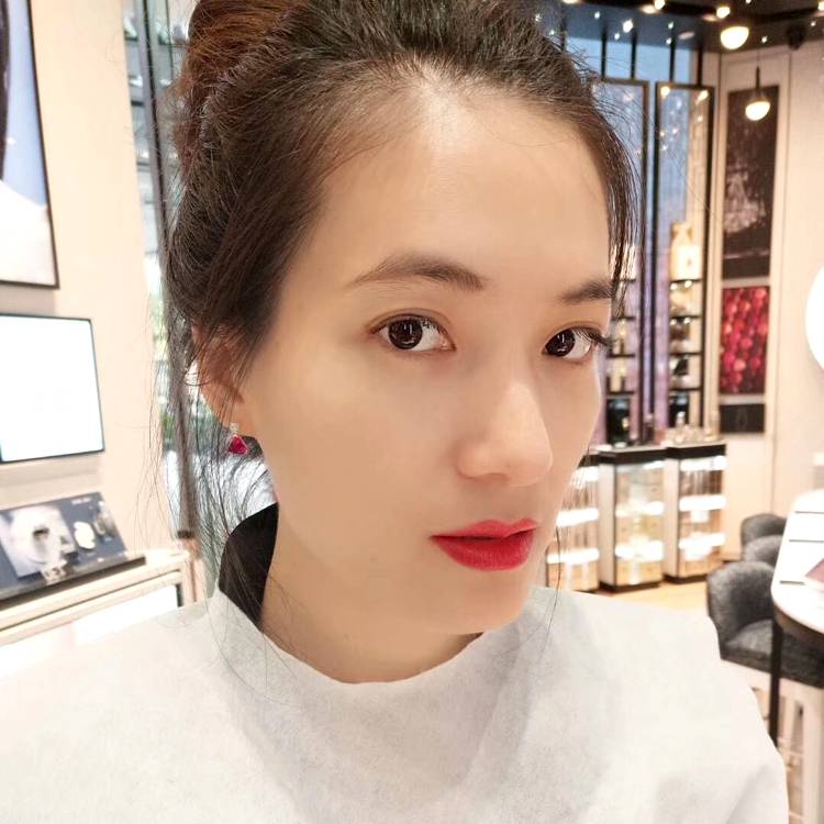 羽毛倾心爱笑的照片