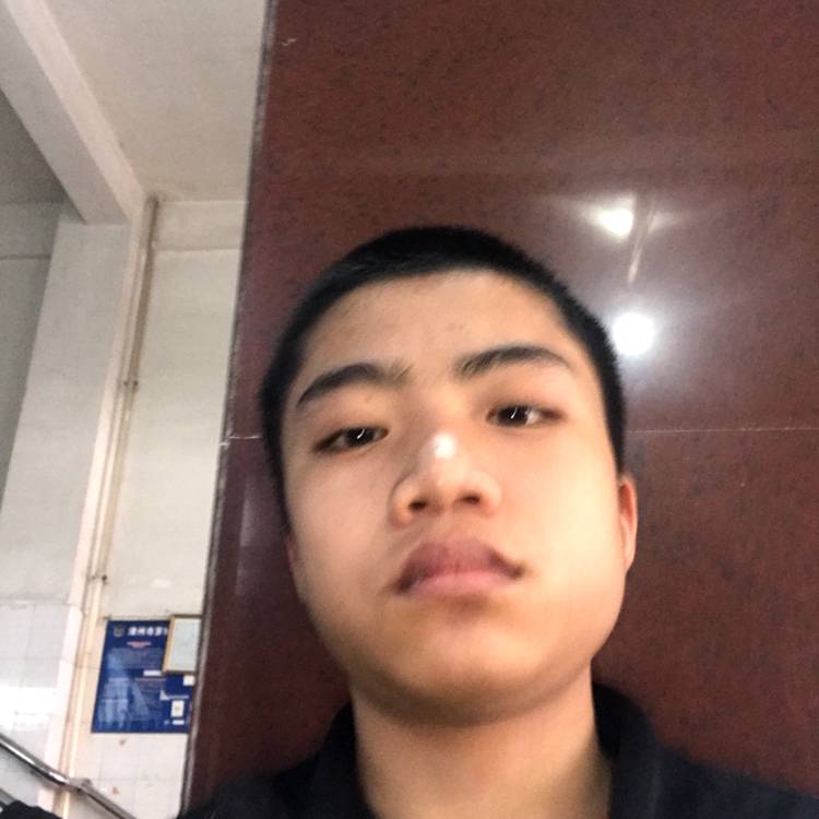无辜凝眸镜子的照片