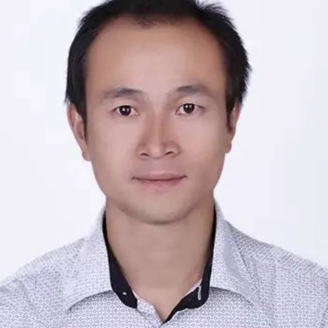 烂漫有手机的照片