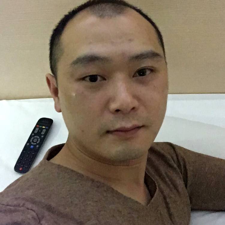 強顏歡笑的照片