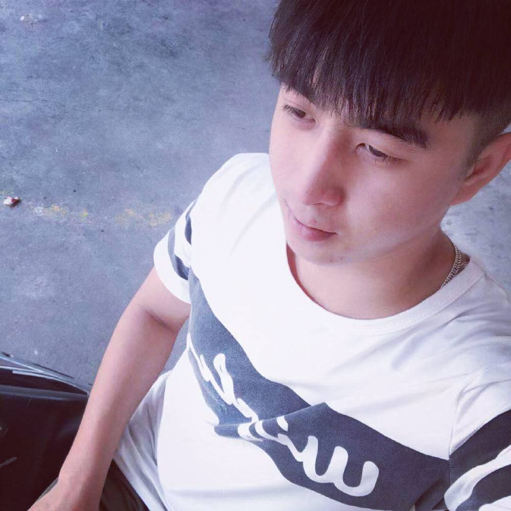 洛尘机智的照片
