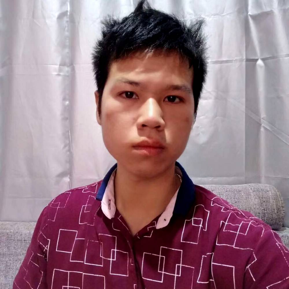 微笑沉静的照片