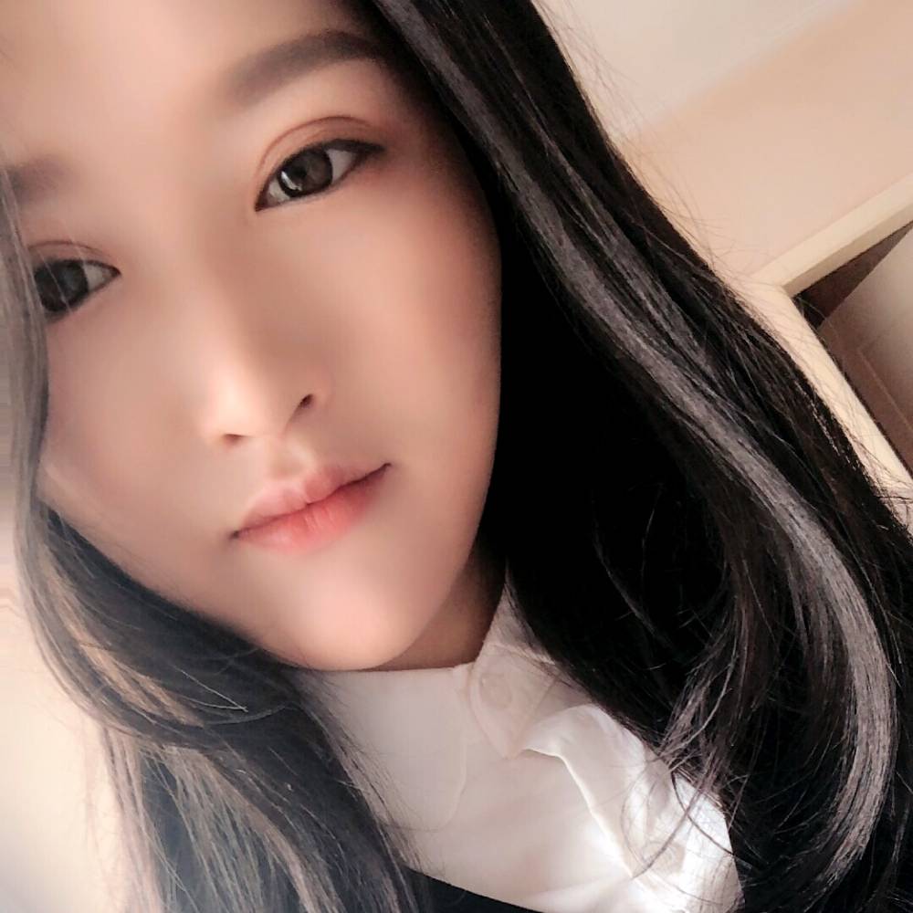 自然浅吻百合的照片