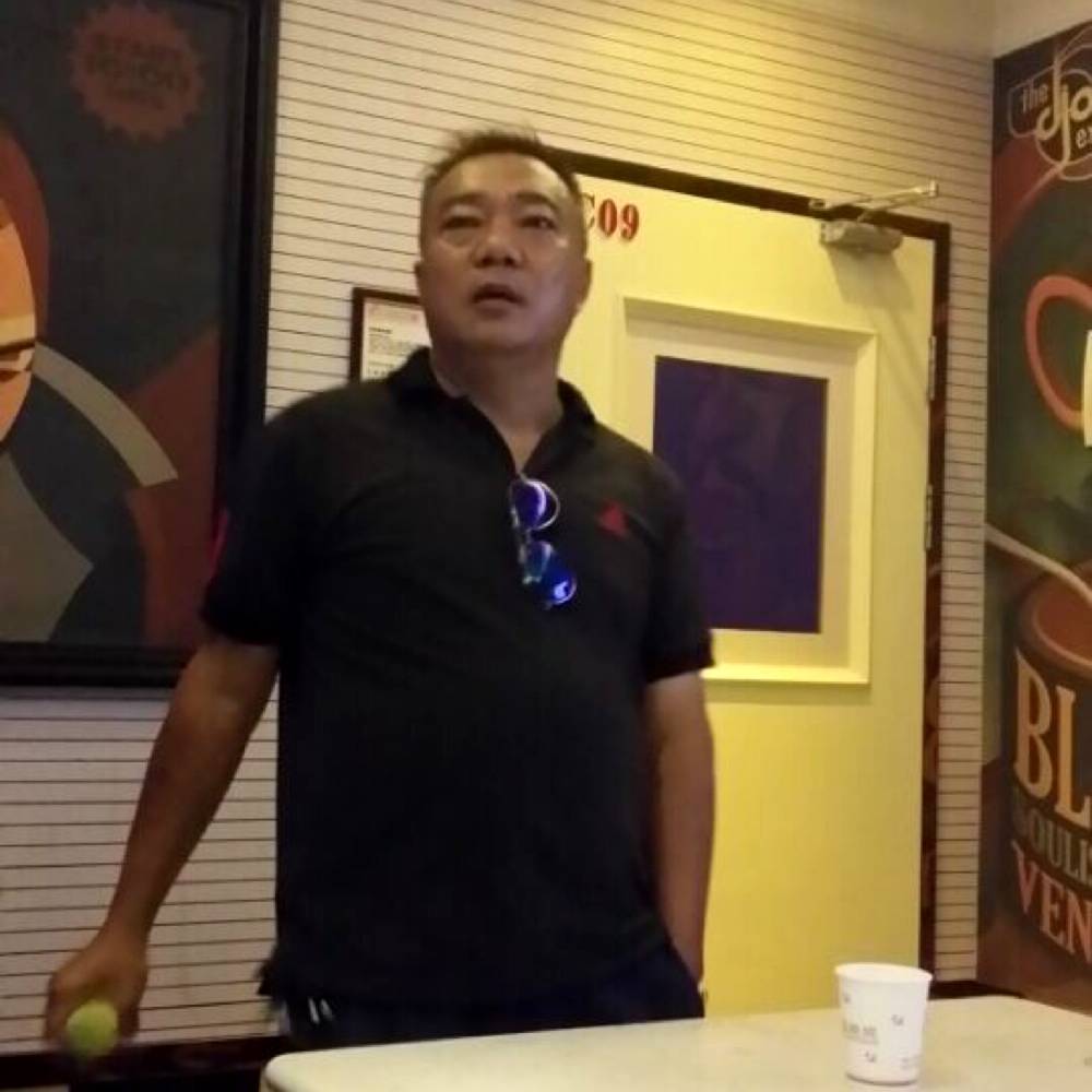 小蘑菇耍酷的照片