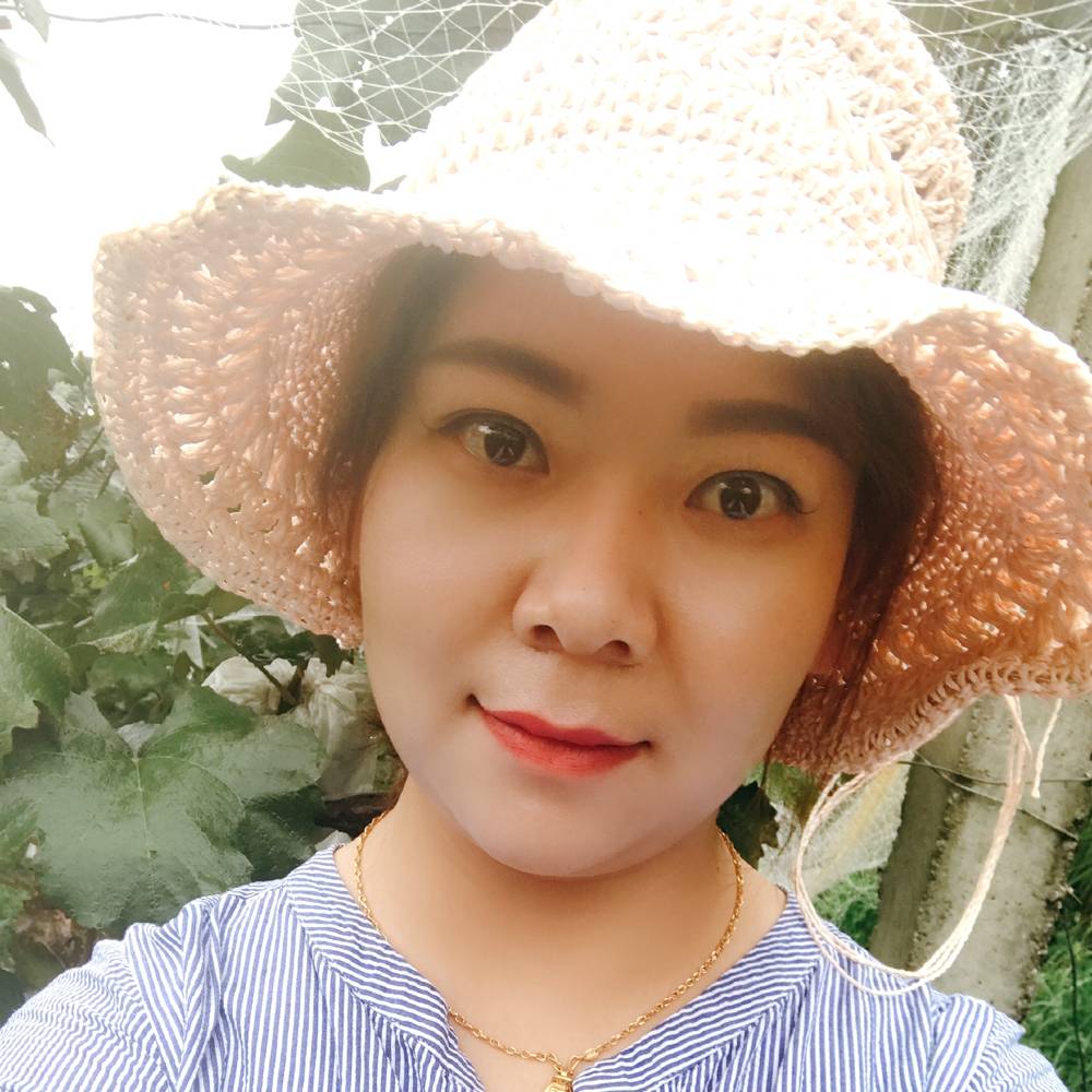 大象眯眯眼的照片