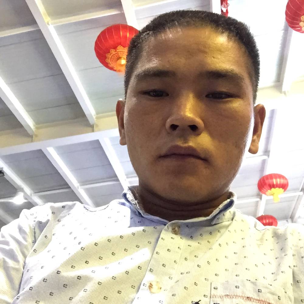 魁梧等待果汁的照片