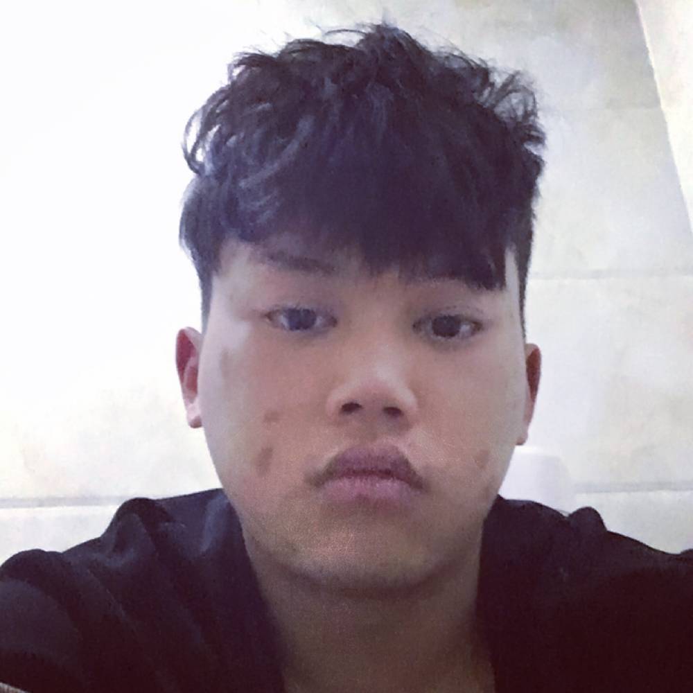 安静深拥大山的照片