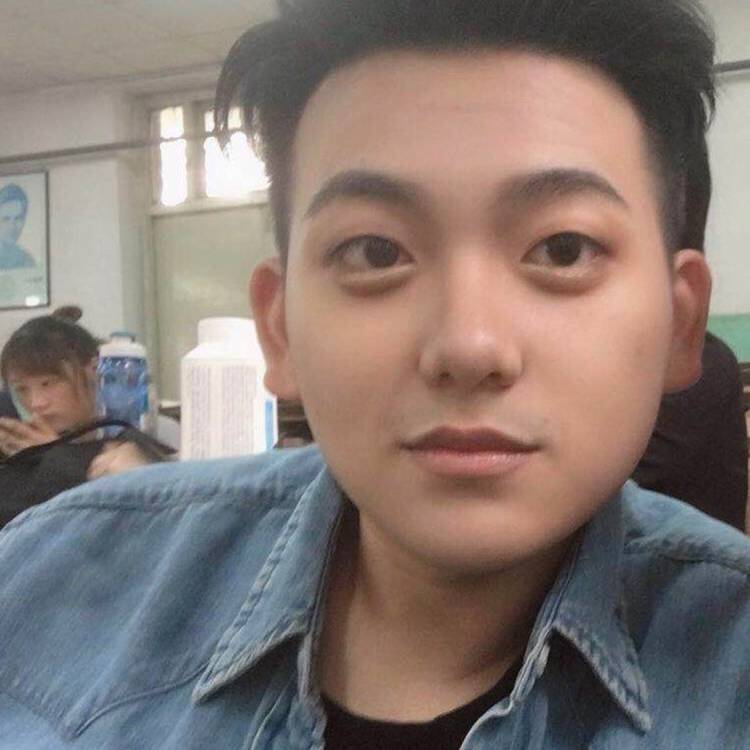 佛塔汽轮机的照片