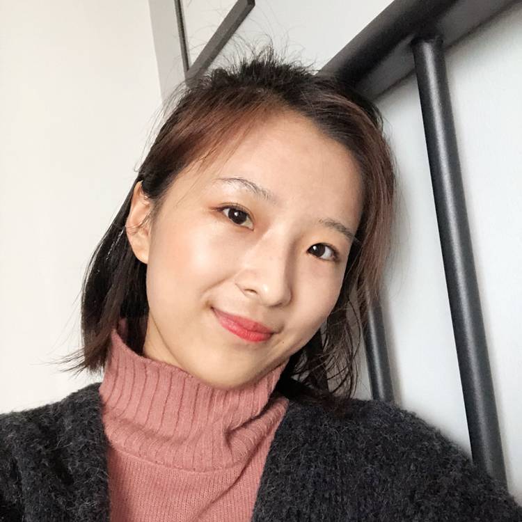 嗑瓜子的狗的照片