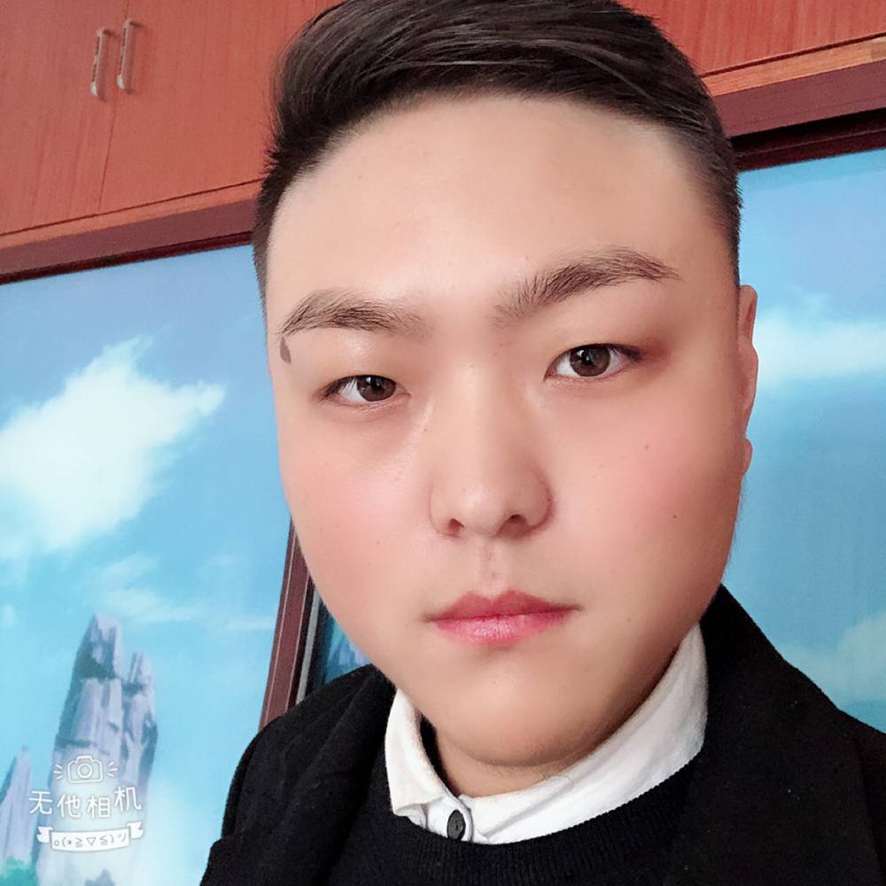 认真保卫月亮的照片