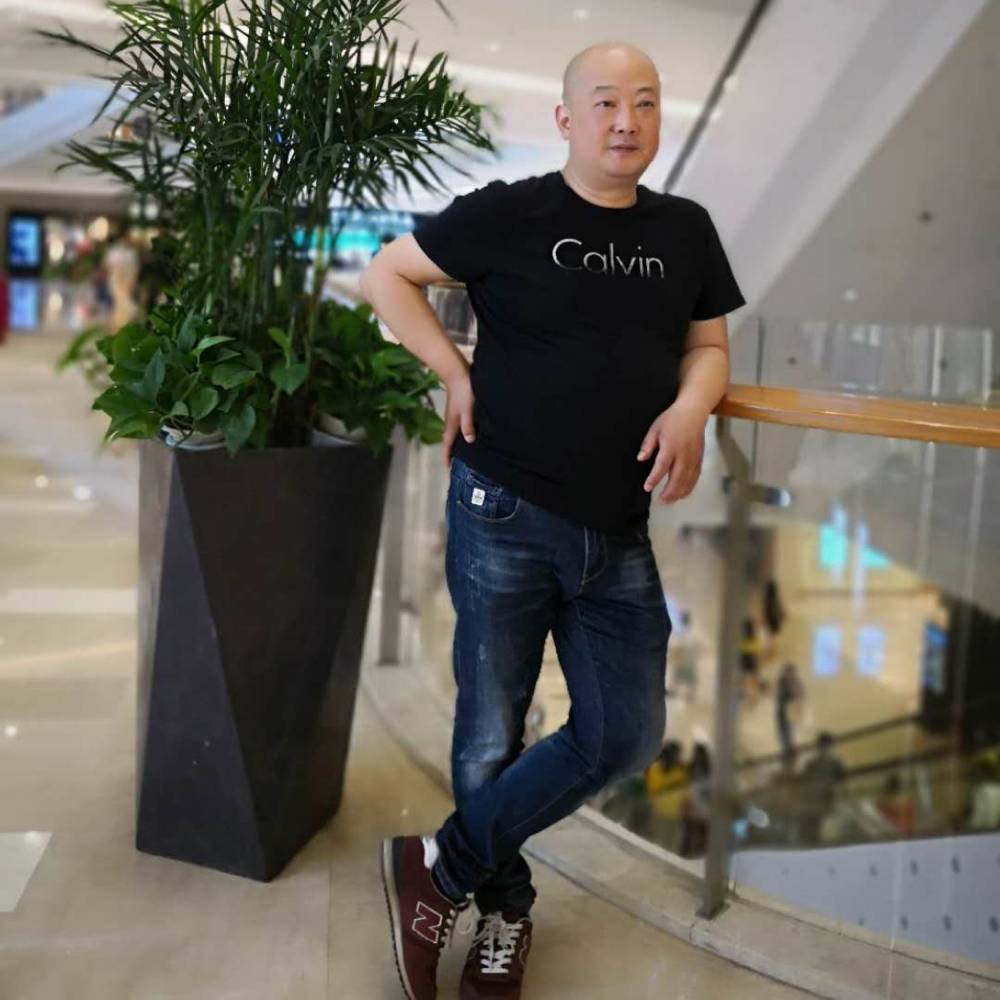 朋友畅快的照片