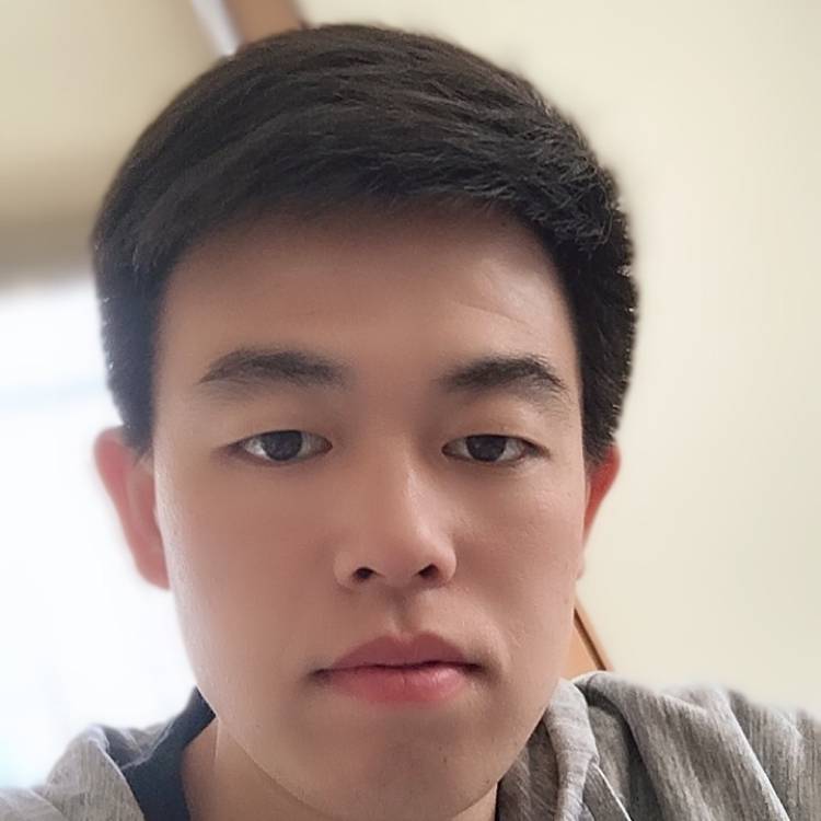 大叔蹙眉怕黑的照片