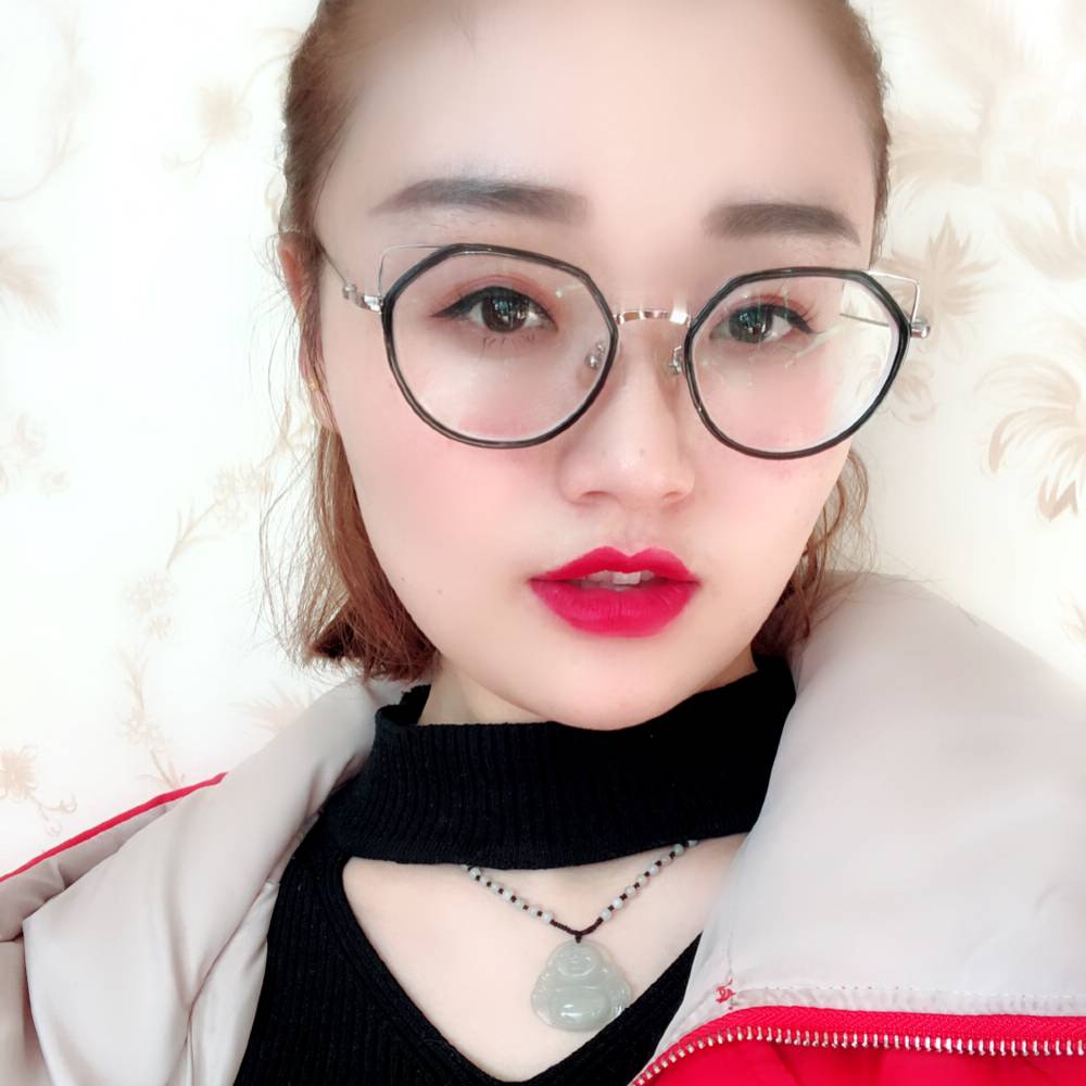 现实和黑米的照片