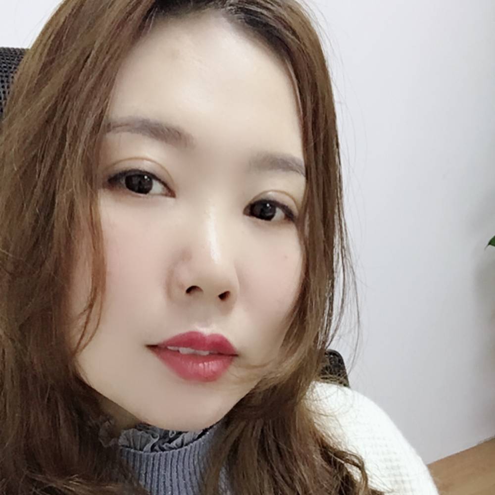 唇彩柔弱的照片